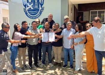 Agora é lei: prefeito Mário Galinho sanciona limite de 40% para taxa de esgoto em Paulo Afonso