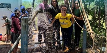 Substituição de bomba em poço reforça abastecimento de água no povoado Lagoa do Negro, em Glória-BA