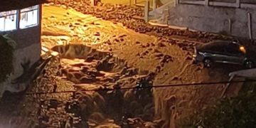 Madrugada de fortes chuvas deixa o Centro Histórico de Piranhas-AL sob grande volume de água (VÍDEOS)