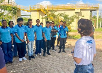 Prefeitura de Glória-BA realiza ação no Dia Mundial da Água com visita à Embasa e plantio de mudas com alunos do CEAF