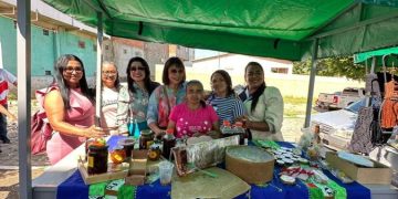 Prefeitura de Glória-BA entrega novas barracas para feirantes e artesãos