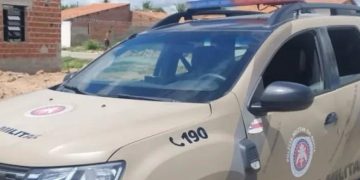Homem é conduzido à delegacia após insultar filha e mãe em Paulo Afonso