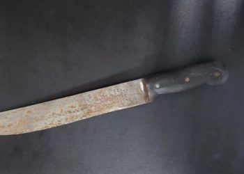 Confusão entre mulheres termina com apreensão de facão no Balneário Prainha