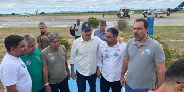 Prefeito leva deputados à Prainha e cobra solução para baronesas em Paulo Afonso-BA