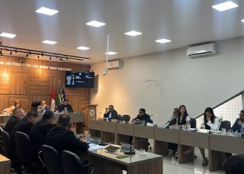 Prefeito Mário Galinho tenta aprovar reajuste de 7% para 1.032 servidores, mas oposição pede mais prazo