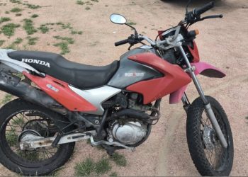 Motocicleta é apreendida após denúncia de tentativa de roubo e menor é flagrado conduzindo veículo sem habilitação no BTN II, em Paulo Afonso