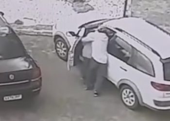 Idoso é roubado após sacar dinheiro no centro de Paulo Afonso; vídeo mostra momento da ação criminosa