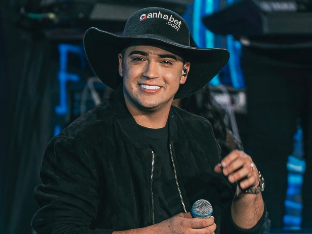 Uma-e-Quinze-da-Manha_-Natanzinho-Lima-conquista-o-Top-1-do-Spotify-com-sucesso-1