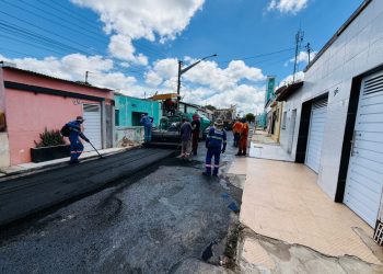 Prefeita Ziane Costa destaca início da pavimentação asfáltica no bairro Pedra Velha através do programa Pró-Estrada