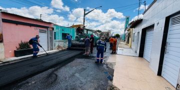 Prefeita Ziane Costa destaca início da pavimentação asfáltica no bairro Pedra Velha através do programa Pró-Estrada