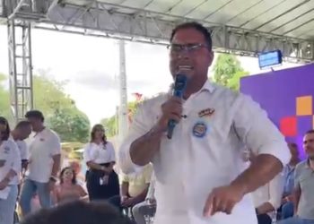 “Não baixem a cabeça, porque não fomos nós que destruímos nada aqui”, afirma Mário Galinho ao seu grupo em evento político