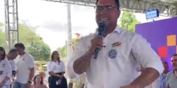 “Não baixem a cabeça, porque não fomos nós que destruímos nada aqui”, afirma Mário Galinho ao seu grupo em evento político