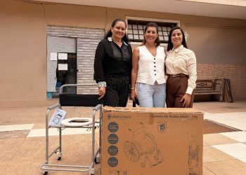 Vereadora Sheila Bello reforça cuidado com pacientes de Paulo Afonso em Salvador com visita ao TFD e entrega de equipamentos essenciais