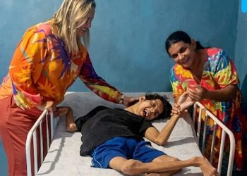 Prefeitura de Glória-BA entrega cama hospitalar para jovem de 26 anos e reforça assistência humanizada
