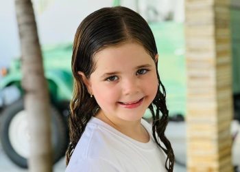 “Diversão com Lorena”: pequena moradora de Paulo Afonso encanta no YouTube com carisma e desenvoltura diante das câmeras