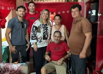 Prefeitura de Glória-BA realiza entrega de cadeiras de rodas e cadeiras de banho para moradores do município