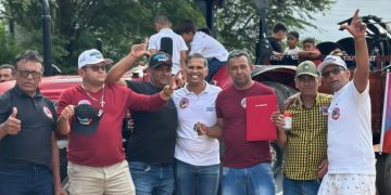 Povoado Tigre recebe trator e implementos agrícolas destinados pela deputada federal Ivoneide Caetano e entregues por Marconi Daniel