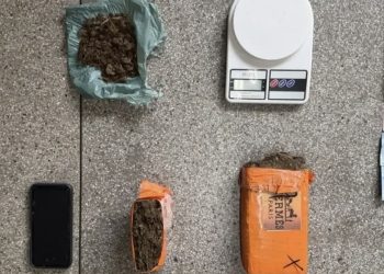 PM apreende drogas e prende dois suspeitos por tráfico no bairro Siriema 2, em Paulo Afonso