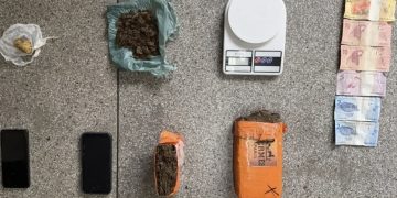 PM apreende drogas e prende dois suspeitos por tráfico no bairro Siriema 2, em Paulo Afonso