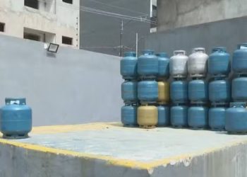 Gás de cozinha fica até R$ 4 mais barato na Bahia após redução anunciada pela Acelen