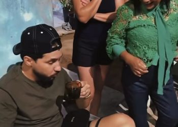 Humildade que conquista: após show na Quixaba, em Glória-BA, Iguinho e Lulinha param para tomar café na casa de uma fã