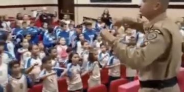 PM forma 332 alunos no Proerd em Paulo Afonso durante solenidade com comandantes do 20º BPM e CPR-NE