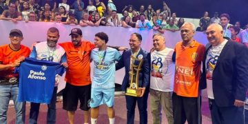Atletas pauloafonsinos, campeões brasileiros Sub-15 de Futsal 7 são aclamados no Desfile de 68 anos da cidade