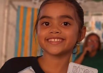 Paulo Afonso: “Nossa querida aluna”; despedida de Maria Alice, de 7 anos, emociona comunidade escolar em frente ao Colégio Monteiro Lobato