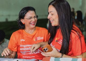 Vereadora Evinha fortalece empreendedorismo feminino com Esquenta Compre Delas durante lançamento da Copa Vela 2026