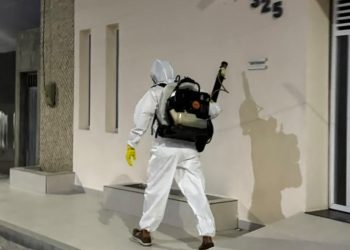 Setor de Endemias intensifica combate ao Aedes aegypti com uso de bombas costais em Delmiro Gouveia