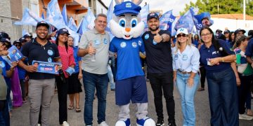 Passeata de Neto Coelho reúne apoiadores e movimenta o Bairro do Perpétuo Socorro, em Paulo Afonso