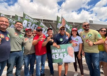 Bacelar inicia campanha em Paulo Afonso com adesivaço que reúne centenas de apoiadores