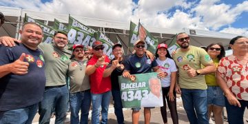 Bacelar inicia campanha em Paulo Afonso com adesivaço que reúne centenas de apoiadores