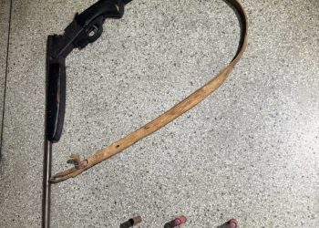PM apreende espingarda e munições após denúncia de disparos e prende jovem em Paulo Afonso