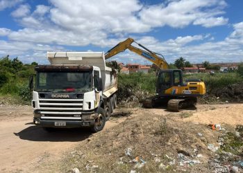 Prefeitura retoma trabalhos de limpeza e manejo ambiental na lagoa do bairro Centenário