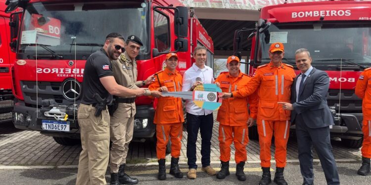 15º BBM de Paulo Afonso recebe nova viatura de combate a incêndios e salvamento