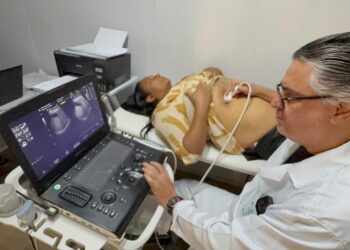 Representante do Ministério da Saúde visita carreta de saúde da mulher em Paulo Afonso (BA)