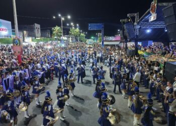 Delmiro Gouveia registra o maior Desfile Cívico de sua história com multidão no Centro para celebrar a diversidade