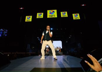 Copa Vela 2026: Segundo dia agita e emociona o público com Kanário e Thiaguinho, bloquinho ‘Se Saia’ e artistas da terra se destacam