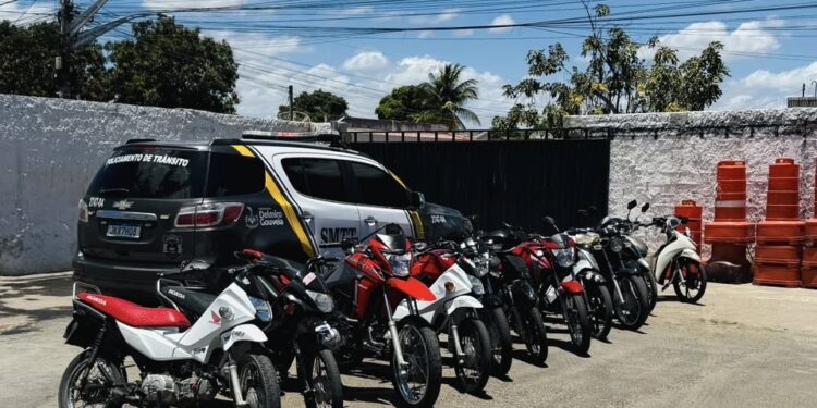 SMTT apreendeu 10 motocicletas durante fiscalização reforçada no domingo de eleições em Delmiro Gouveia