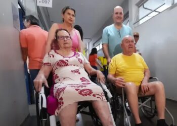 Idosos de 80, 90 e até mais de 100 anos comparecem às urnas, e abstenção cai ao menor nível em 20 anos