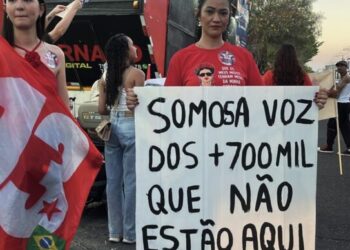 Ato em apoio a Lula reúne jovens, estudantes e militantes em Paulo Afonso; veja imagens