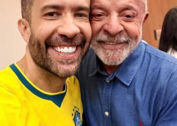 André Janones, o craque do jogo: deputado mobiliza “Exército do Lula” até a reta final da eleição